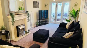 4 Bed House With Hot Tub and Games Room in Derby! - Image 2