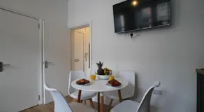 Superb 1-Bed Apartment - Free Parking Dundee - Image 5