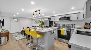 Modern 2BR on Queensway, Kitchen, Parking, 20 Mins from CNT and YYZ - Image 2