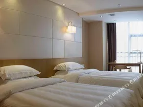 Robin Hotel - Image 4