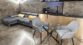 Luna Apartments A - Image 2