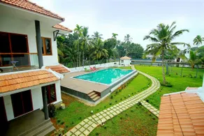 Water's Edge Villas - Image 2