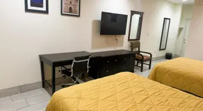 Pecan Valley Inn & Suites - Image 3