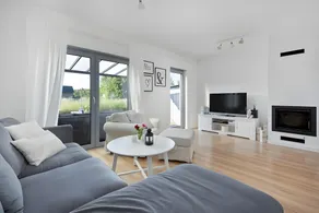 Holiday home, 3 bedrooms, private garden - Image 2