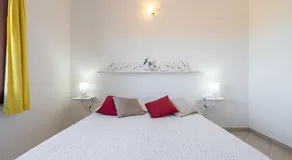 Stunning Seaside Panorama House - Image 2