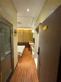 Celebrity Hotel - Image 5
