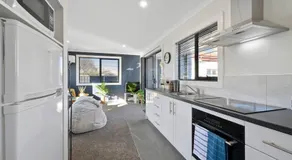 Zoo Villas: Villa Giraffe - Central Wynyard - Image 4