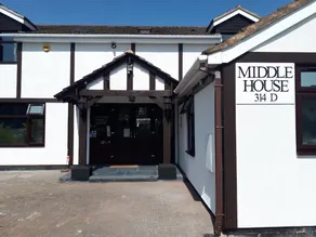 Middle House - Image 3