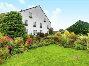 Holiday home in Bastogne with garden - Image 2