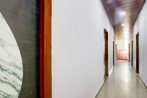 Hotel O by OYO Tara Grand luxury Rooms - Image 4