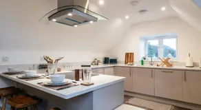 Beautiful 2 Bedroom Apartment in Malvern - Image 3