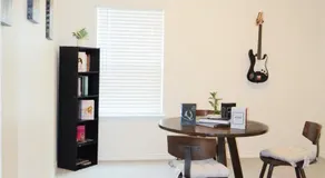 Near Airport & Prime Location Getaway sleeps 8 - Image 5