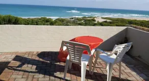The Sparrow's Nest Beach-Front Self-catering - Image 4