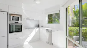 Noosa River Retreat Holiday Apartments - Image 5