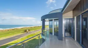 house by the sea - Image 5