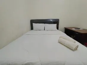 RedDoorz Syariah @ Danesti Homestay Near Bandara Sultan Hasanuddin - Image 3