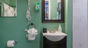 NYC Living Style in Laurel - Image 5