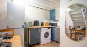 20 minutes from Gatwick airport! - Image 3