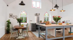 CHESTER'S ONLY TIN CHAPEL - UNIQUE, SPACIOUS 2 BEDROOMS, GARDEN AND FREE PARKING - Image 4