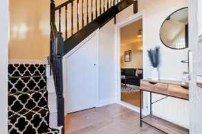 The Tudor Escape - 3 Bedroom House in Canterbury City Centre with Parking - Image 4
