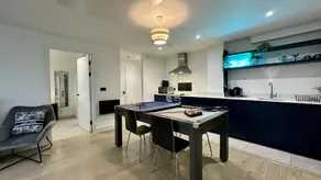 Lux Livin' Apartments - Luxury 2 Bed Apartment with Sky Garden - Image 3