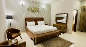 The Grand Palace - Image 2