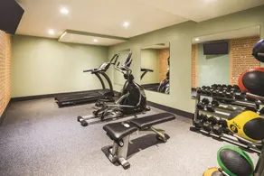 La Quinta Inn & Suites by Wyndham Brooklyn Central - Image 5