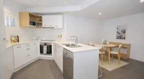 Location, location, location - spacious apartment - Image 4