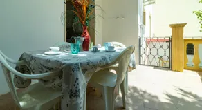 Ferrari Apartment - Image 4