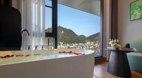Zhangjiajie Forest Oxygen Bar Resort Hotel - New Hotel in 2026 Large& Buffet Breakfast&Gym&Near East Gate &Free Laundry Service & Mini Bar &Coffee and Travel Guide Explanation of Tour Plan reserve English Butler - Image 5
