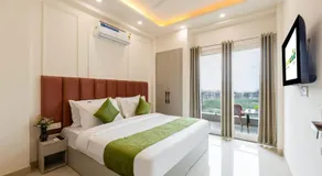Limewood Stay 2 BHK Service Apartment Near Artemis - Image 2