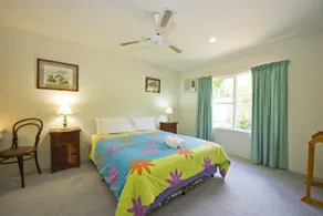 John's Tropical Island Home - FREE WIFI - Image 2