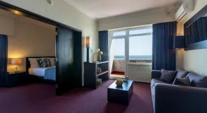 Carcavelos Beach Hotel - Image 2