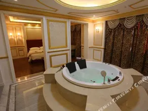 VIA  HOTEL - Image 3
