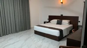Serene Villa - Image 2