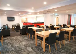 Riverside Hotel - Image 3