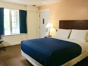 Passport Inn and Suites - Middletown - Image 2
