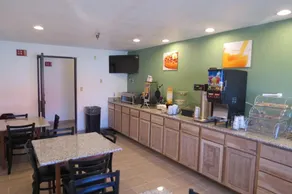 Greenwood Inn - Image 4
