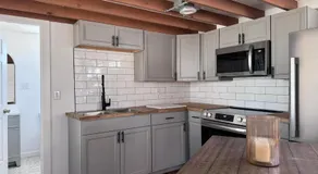 Stylish 1940s Home with Barn Guest House - Image 2