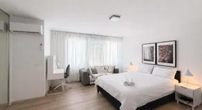 Brunswick 2B Living Near Sydney Rd w/ Free Parking - Image 2