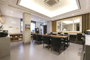 Stay Hotel - Image 3