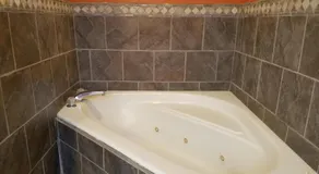 Budget Inn - Image 5