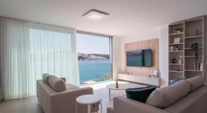 D HOUSE - Image 2