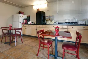 Americas Best Value Inn Alachua - Image 4