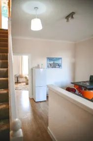 Beach & City Access - 2 Floors, Full Kitchen, Free Parking - Image 3