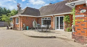 AC Hot Tub Thorpe Park Home 6BR Sleeps 16 Wifi And Parking - Image 5