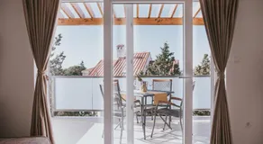 Poolside Hideout Apartments - Image 4