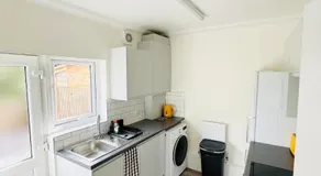 Newly Renovated 2-Bedroom Apartment - Image 4