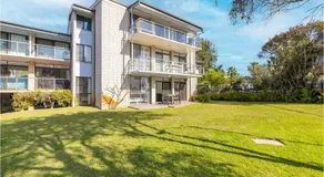 Villa Ellisa, 1 10 Columbia Cl -ground floor unit with beautiful water views & across from the water - Image 3