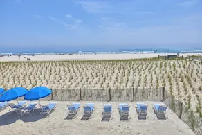 Drifting Sands Oceanfront Hotel - Image 5